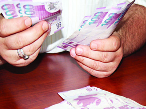 Universitetdə maaşlar artırıldı