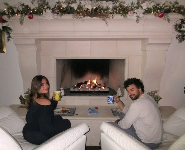 Van Dammın oğlu və Suada Milad bayramına belə hazırlaşır