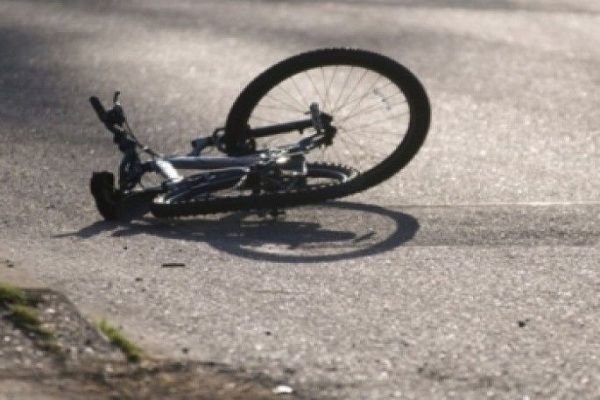 Bakıda avtomobil velosipedçini vurdu