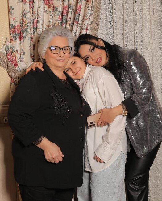 Vüsalədən anası və qızı ilə paylaşım