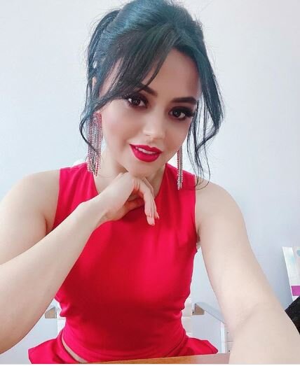 Vüsalə Əlizadə gözəlliyi ilə göz qamaşdırdı - FOTO