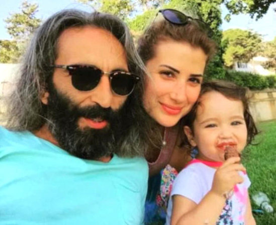 "Aşka sürgün"ün aktyorunun mediadan uzaq tutduğu ailəsi - FOTO