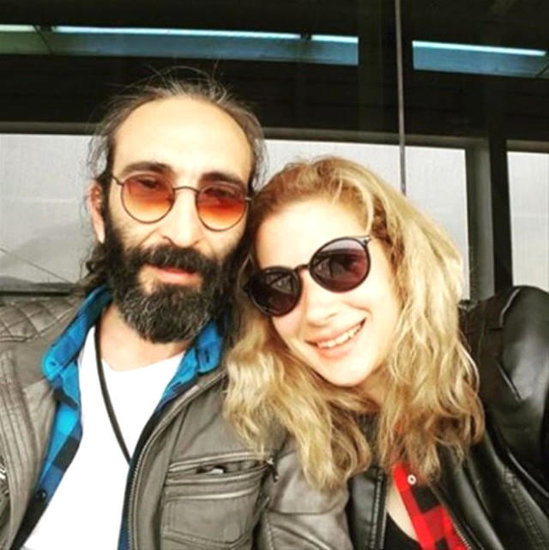 "Aşka sürgün"ün aktyorunun mediadan uzaq tutduğu ailəsi - FOTO