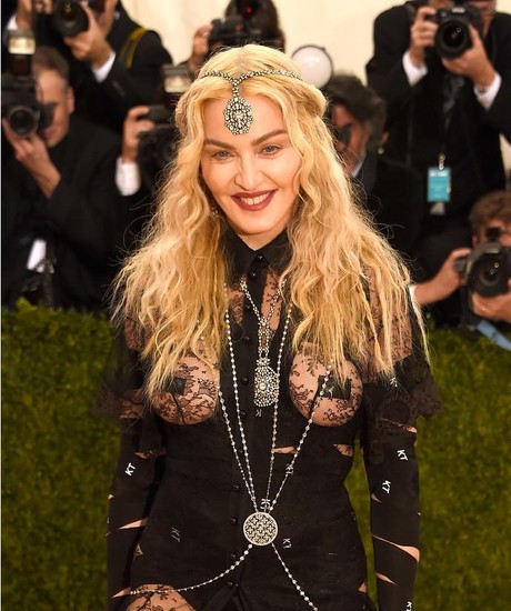 Madonna açıq-saçıq geyimi ilə hər kəsi şok etdi - FOTOLAR