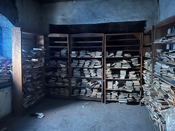 Xocalıda kitabxanadan çox sayda silah-sursat tapıldı - FOTO