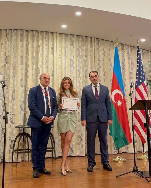 Xalq artistinin qızı mükafatlandırıldı - FOTOLAR