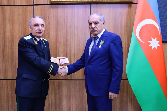 Xanlar Vəliyev təqaüdə göndərildi