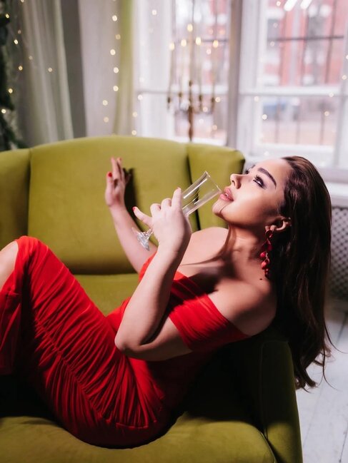 Xatirə İslam sinə dekoltesi ilə diqqət çəkdi - Fotosessiya