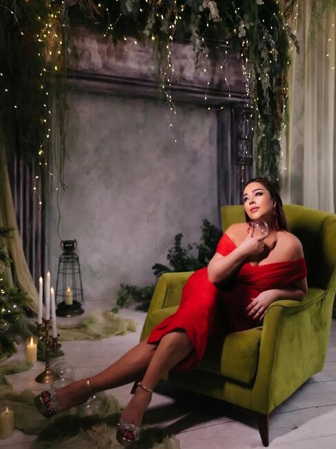 Xatirə İslam sinə dekoltesi ilə diqqət çəkdi - Fotosessiya