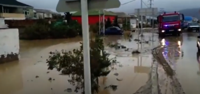 "Küləklər şəhəri" yağış sularının cəngində-VİDEO