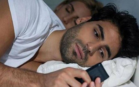 Kişinin xəyanət etdiyini göstərən — 12 ƏLAMƏT