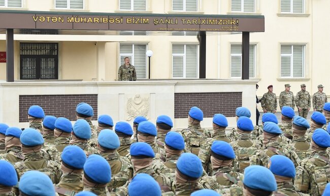 Prezident XTQ-nin hərbi hissəsində - FOTOLAR