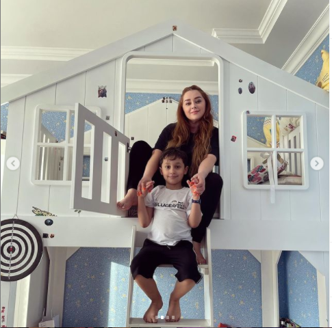 İkinci dəfə ana olmaq istəyən Xatirə OĞLU İLƏ - FOTO