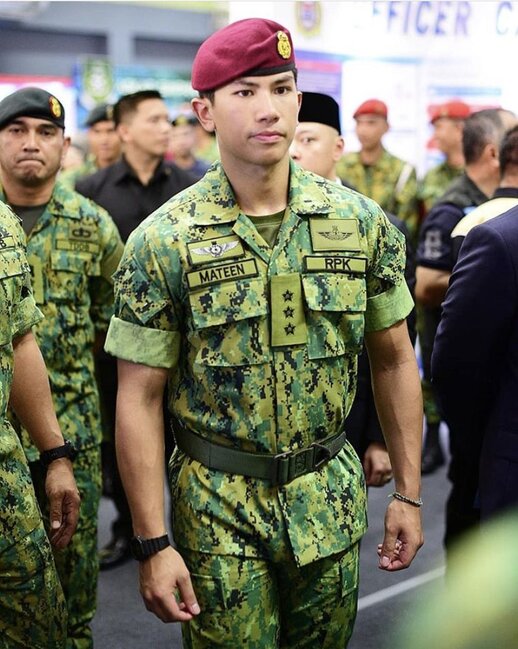 Rütbəsi leytenantdır, 20 milyard dolları var - FOTOLAR