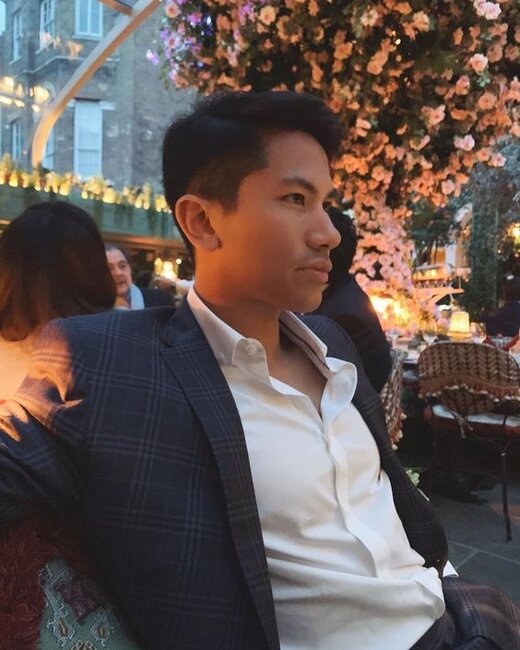 Rütbəsi leytenantdır, 20 milyard dolları var - FOTOLAR