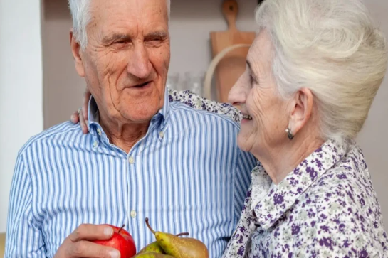 Yaşlı insanlar bu meyvəni yeməlidir – Ürək sağlamlığı üçün faydalıdır