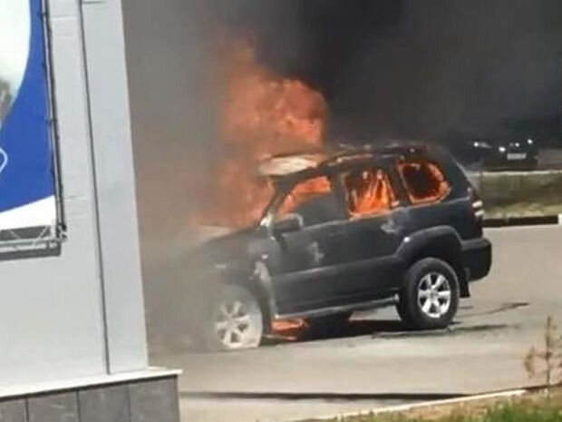 Bakıda "Toyota" yandı - VİDEO