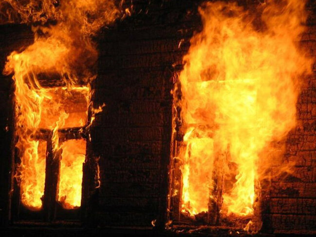 5 otaqlı ev yandı