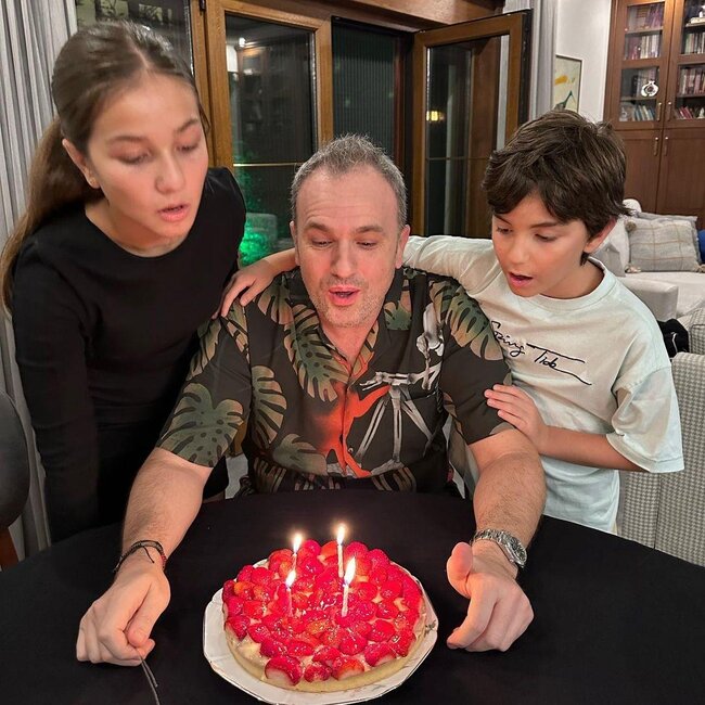 Həyat yoldaşının ad gününü belə təbrik etdi - Fotolar