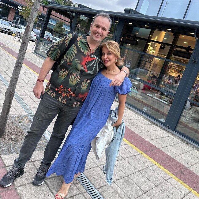 Həyat yoldaşının ad gününü belə təbrik etdi - Fotolar