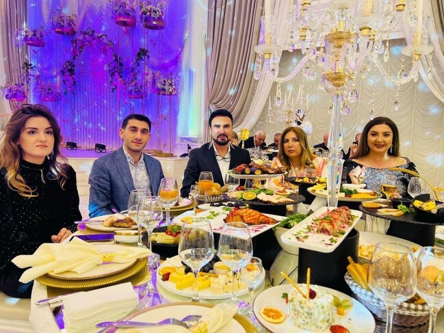 Yubileyində Nüşabənin əriylə romantik rəqsi - VİDEO