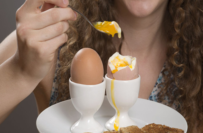 Bu adamlar heç vaxt yumurta yeməməlidir - Səbəbi AÇIQLANDI