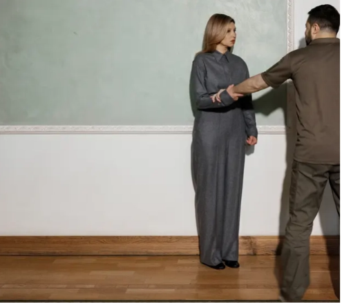 Zelenskinin xanımı: "Yerindən qalxaraq iş paltarını geyinməsi 5 dəqiqə çəkir"