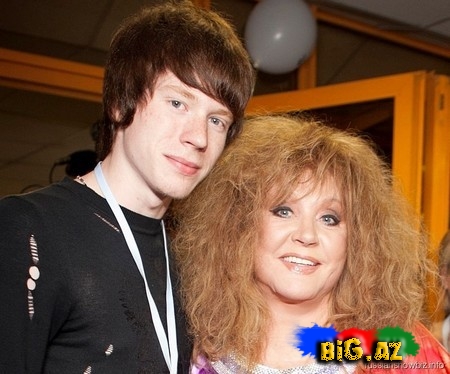 Primadonnanın nəvəsi sevgilisindən ayrıldı - FOTO