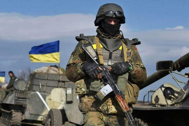 Zelenski: "İstəyən hər bir ukraynalıya silah veriləcək"