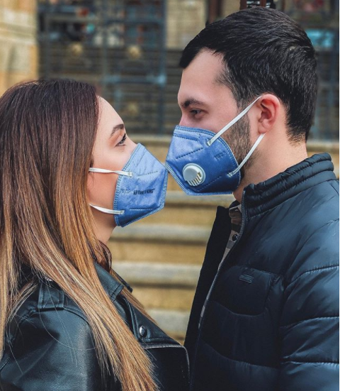 Xatirənin qardaşından arvadı ilə maskalı səmimi FOTO