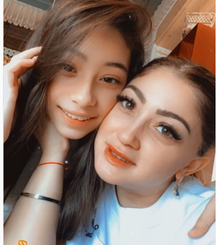 Məşhur aparıcı qızı ilə şəklini paylaşdı, hamı təəccübləndi - FOTO