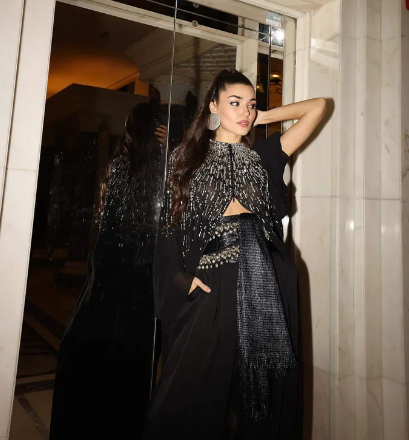 Hande Erçel yenə gündəmdədir: Bu dəfə "Kızılcık Şerbeti"ndəki aktrisaya oxşatdılar - FOTOLAR