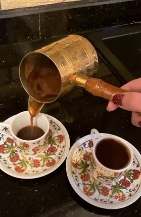 Gülay Zeynallı mətbəxindən görüntülər yaydı - fala baxdırdı