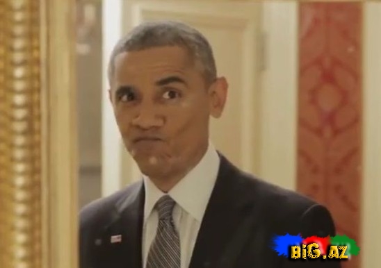 Obama güzgü qarşısında ağzını əydi və selfi çəkdirdi - FOTO-VİDEO