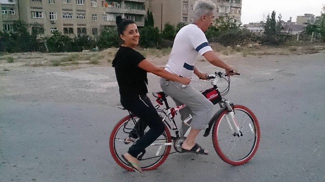 Böyük yaş fərqiylə ailə quran məşhurlarımız - 15, 20, 37 yaş - FOTOLAR